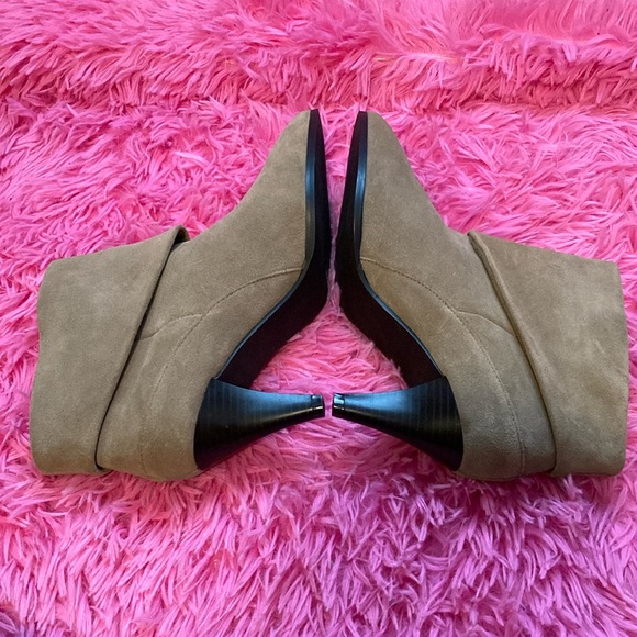 Suede 3.5” cone heel booties with rolled cuff and pointed toe size 7.5 - Picture 5 of 9